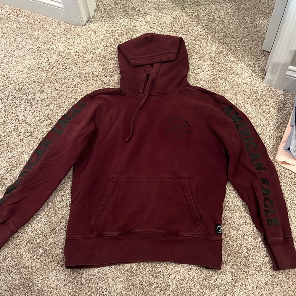 American eagle burgundy hoodie size M, worn multiple times, good condition
